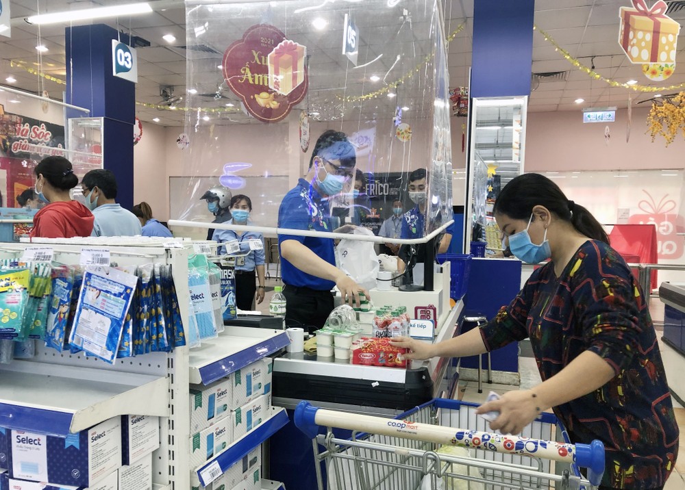 Từ mùng 2 đến mùng 5 Tết Nguyên đán Tân Sửu 2021, kênh bán lẻ tại TP. Hồ Chí Minh phổ biến mở cửa trong khung giờ từ 7h30 đến 12 giờ. Ảnh: Mỹ Phương - TTXVN
