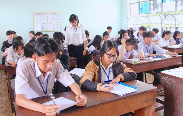 Tăng cường ôn tập kiến thức trước kỳ thi tốt nghiệp Trung học Phổ thông cho học sinh ở Cao Bằng