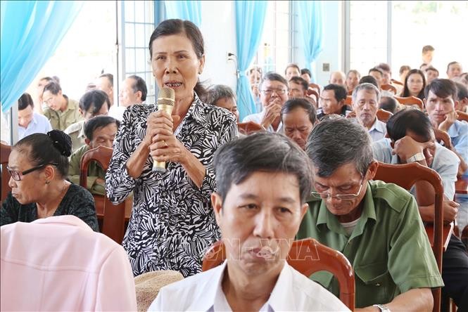 Cử tri huyện Krông Năng, tỉnh Đắk Lắk nêu ý kiến với Đoàn ĐBQH tỉnh. Ảnh: Hoài Thu - TTXVN