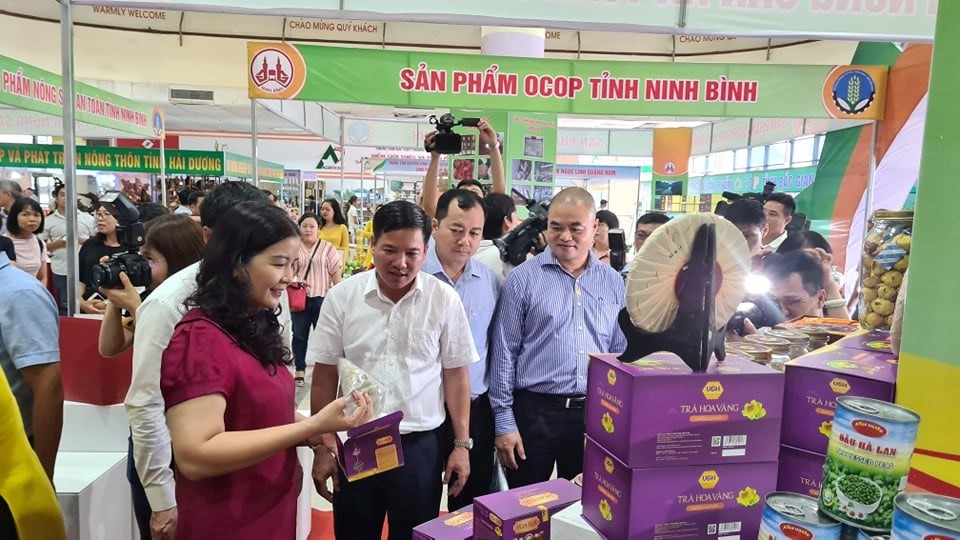 Giới thiệu các sản phẩm OCOP của Ninh Bình ở Hà Nội. Ảnh: bnews.vn