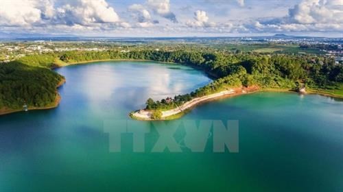 Biển Hồ, thắng cảnh du lịch nổi tiếng của thành phố Pleiku, tỉnh Gia Lai. Ảnh: Nguyễn Hoài Nam -TTXVN