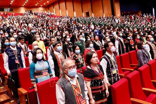 Thông qua Quyết tâm thư của Đại hội đại biểu toàn quốc các dân tộc thiểu số Việt Nam lần thứ II