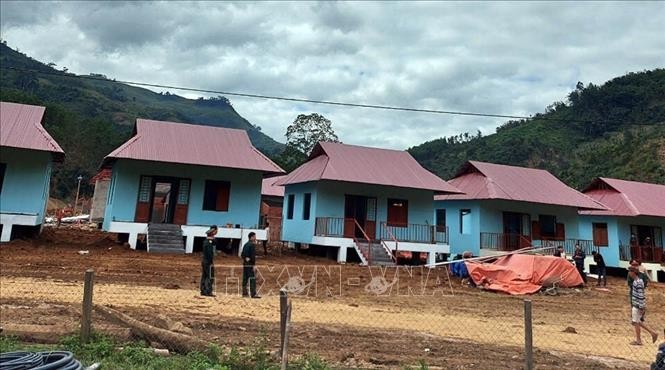 Nhà mới cho đồng bào vùng bị sạt lở núi xã Trà Leng. Ảnh: Trần Tĩnh-TTXVN