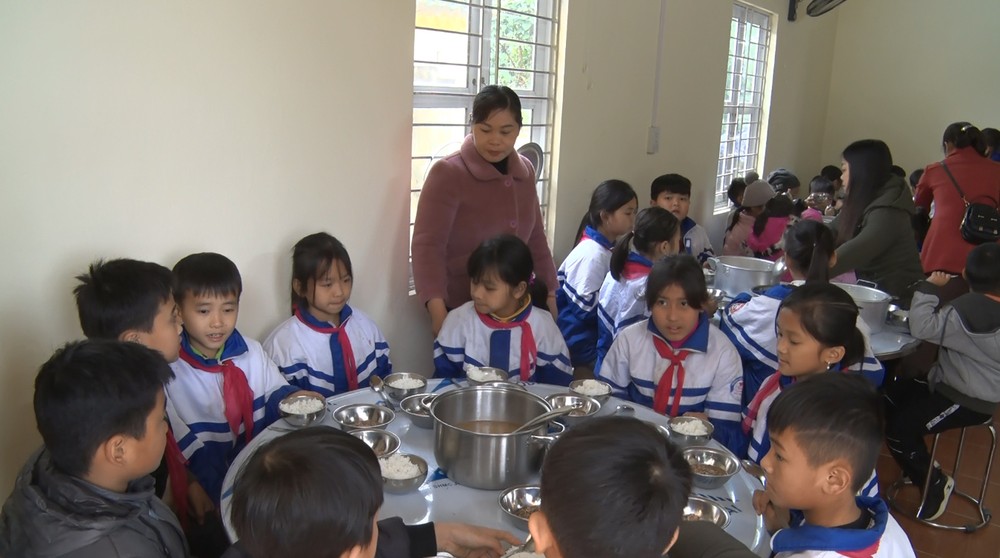 Cao Bằng đảm bảo dinh dưỡng bữa ăn bán trú ở các trường học vùng cao