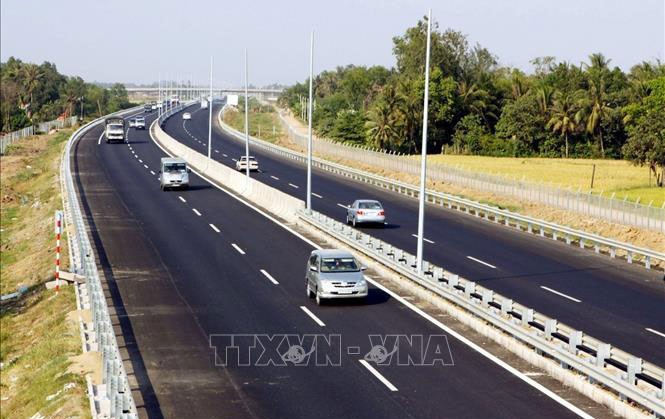 Đường cao tốc Sài Gòn - Trung Lương dài 61,9 km, khánh thành năm 2010 sau hơn 4 năm xây dựng, là tuyến cao tốc hoàn chỉnh đầu tiên của Việt Nam. Ảnh: Anh Tôn - TTXVN