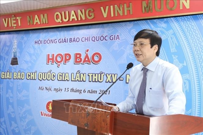 Phó Chủ tịch Thường trực Hội Nhà báo Việt Nam Hồ Quang Lợi phát biểu. Ảnh: Minh Quyết - TTXVN