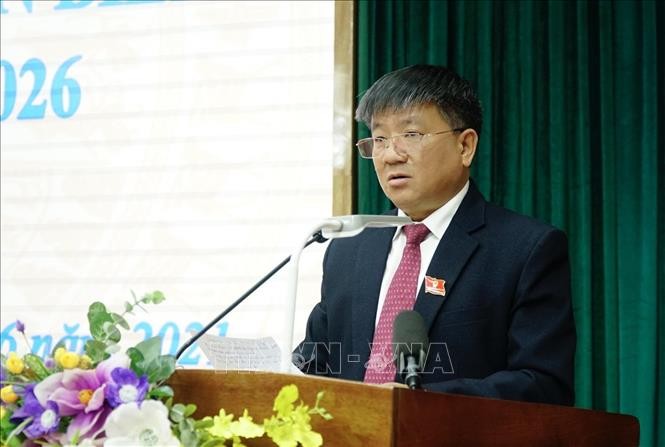 Tân Chủ tịch HĐND tỉnh Điện Biên Lò Văn Phương phát biểu tại Kỳ họp. Ảnh: Xuân Tư - TTXVN
