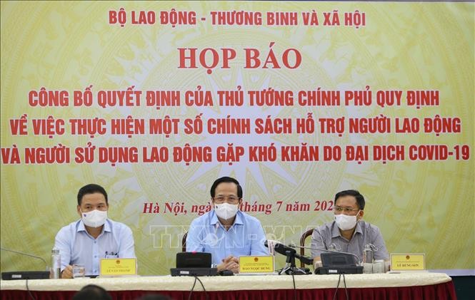Bộ trưởng Bộ Lao động - Thương binh và Xã hội Đào Ngọc Dung phát biểu tại buổi họp báo. Ảnh: Hoàng Hiếu - TTXVN