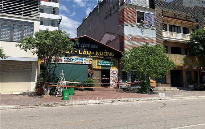 Nhà hàng quán nướng Cộng hòa tại 08 đường An Dương Vương, phường Cốc Lếu, thành phố Lào Cai, nơi có ca nghi nghi nhiễm đến ăn đã được lực lượng chức năng phong tỏa. Ảnh: Quốc Khánh - TTXVN