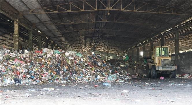 Khu xử lý rác thải tại nhà máy xử lý rác thải sinh hoạt của Công ty Cổ phần Môi trường và Năng lượng Nam Thành Yên Bái. Ảnh: Tiến Khánh - TTXVN