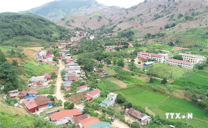Một góc nông thôn mới ở xã Tân Lang, huyện Phù Yên, tỉnh Sơn La. Ảnh: Nguyễn Cường - TTXVN.
