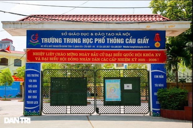 Trường Trung học Phổ thông Cầu Giấy nơi 2 em Lê Thị Thanh Huyền và Trần Lan Chi, lớp 11 D2 theo học. Nguồn: dantri