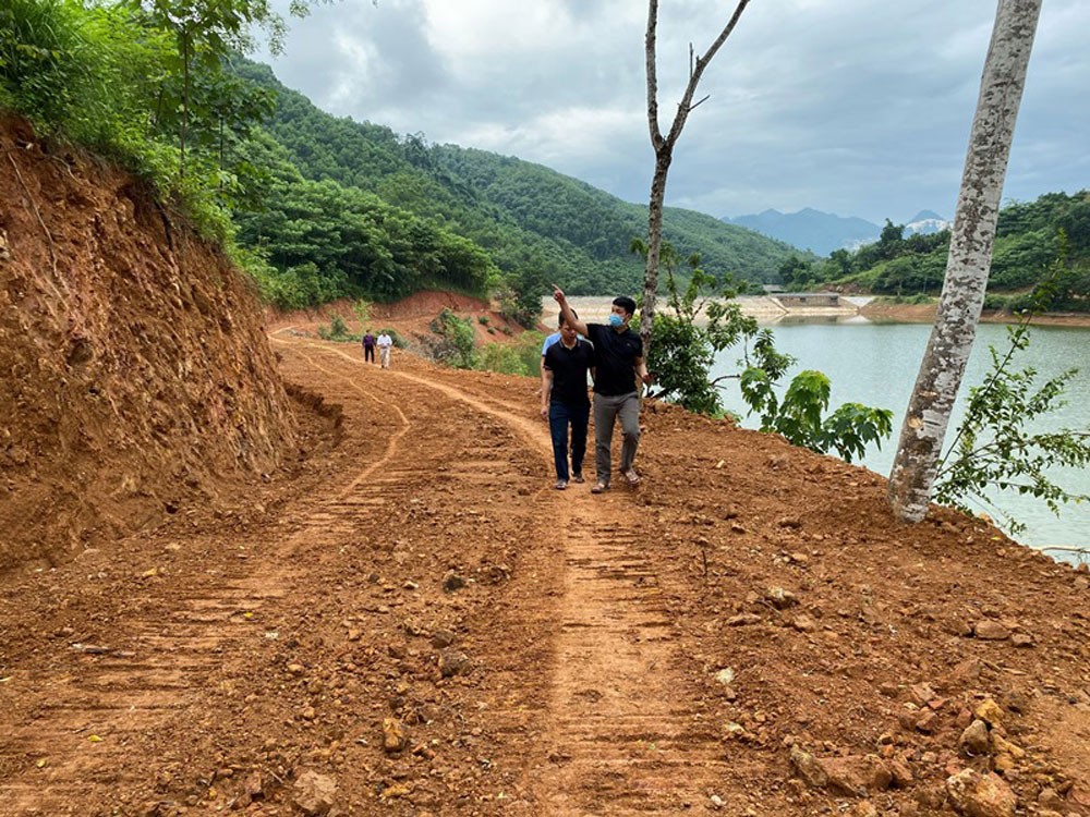 Một đoạn đường đất mới mở về làng Át Thượng, xã Minh Xuân, huyện Lục Yên, tỉnh Yên Bái. Nguồn: yenbai.gov.vn
