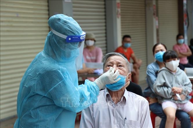 Dịch COVID-19: Ngày 27/8 ghi nhận gần 13.000 ca nhiễm mới, Thành phố Hồ Chí Minh tăng hơn 1.400 ca
