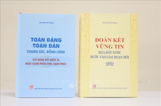 Nhà xuất bản Chính trị quốc gia Sự thật giới thiệu hai cuốn sách của đồng chí Tổng Bí thư Nguyễn Phú Trọng. Ảnh: TTXVN phát