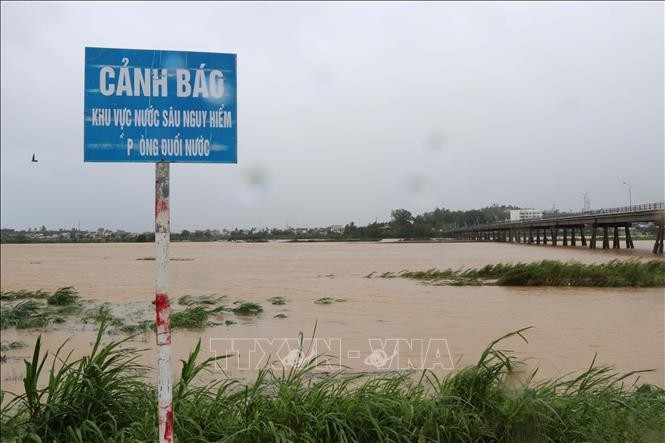 Hàng trăm nhà dân bị ngập nước do mưa lũ ở Quảng Ngãi