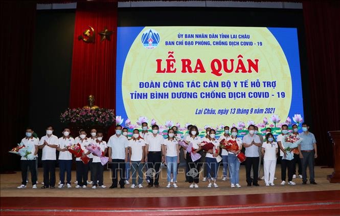 Đoàn y bác sỹ Lai Châu xuất quân hỗ trợ Bình Dương chống dịch COVID-19. Ảnh: Nguyễn Oanh-TTXVN.