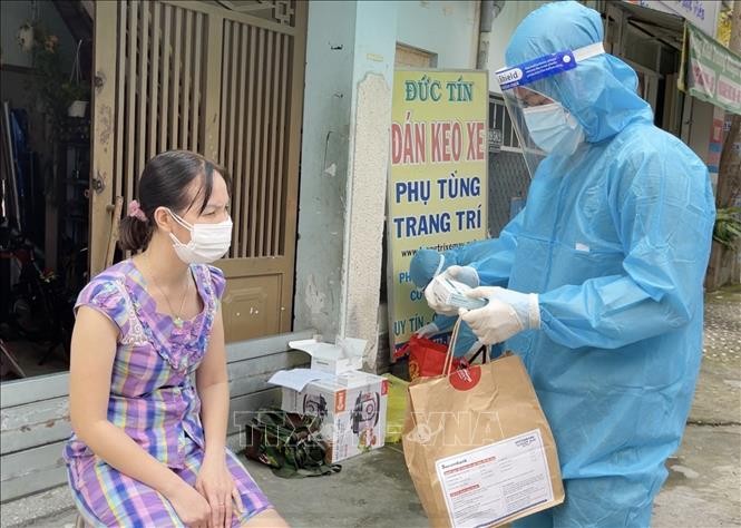 Nhiều mô hình chăm sóc hiệu quả người mắc COVID-19 tại nhà ở Việt Nam