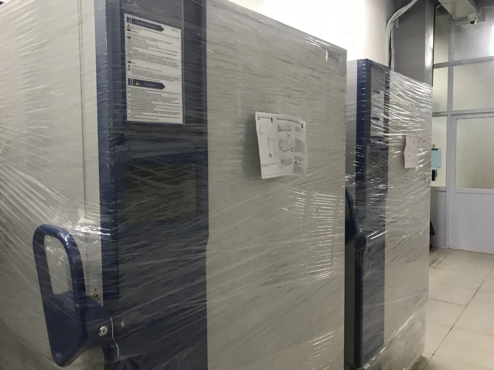 300 tủ lạnh bảo quản vaccine phòng COVID-19 đã về đến Việt Nam