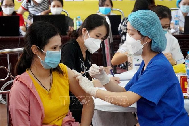 Bộ trưởng Bộ Y tế: Chiến lược vaccine đang diễn ra thành công