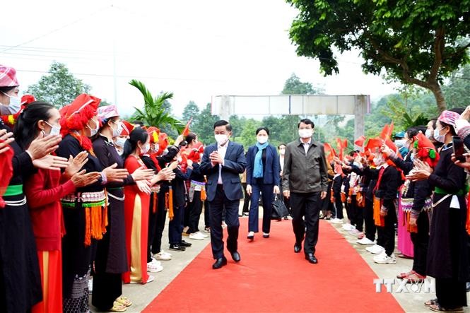Đồng chí Trần Cẩm Tú dự Ngày hội Đại đoàn kết tại Lào Cai. Ảnh: Hương Thu - TTXVN
