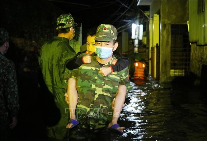 Phú Yên: Hàng trăm nhà dân thành phố Tuy Hòa bị ngập sâu do triều cường