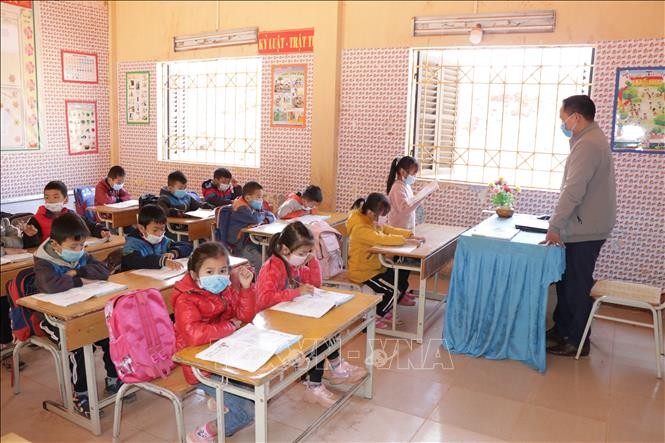 Giờ học tại Trường tiểu học Mường Khiêng 1, huyện Thuận Châu. Ảnh: Hữu Quyết - TTXVN