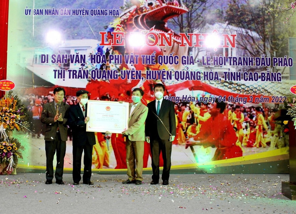 Cao Bằng đón Bằng công nhận Di sản văn hóa phi vật thể Lễ hội tranh đầu pháo thị trấn Quảng Uyên