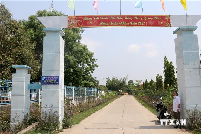 Những con đường nông thôn mới nâng cao khang trang trên địa bàn huyện Đức Linh. Ảnh: Nguyễn Thanh - TTXVN
