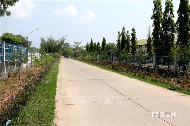 Những con đường nông thôn mới nâng cao khang trang trên địa bàn huyện Đức Linh. Ảnh: Nguyễn Thanh - TTXVN