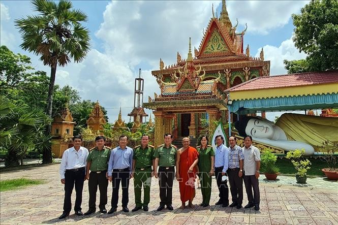Chủ nhiệm Ủy ban Quốc phòng và An ninh của Quốc hội thăm, chúc Tết Chôl Chnăm Thmây tại Cà Mau