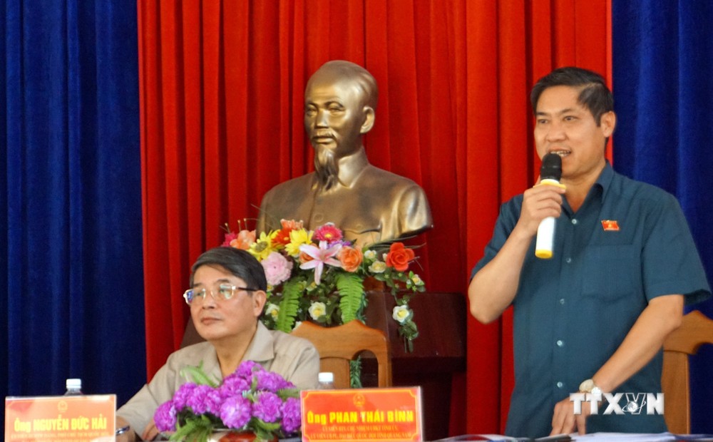 Phó Chủ tịch Quốc hội Nguyễn Đức Hải tiếp xúc cử tri tại 2 huyện miền núi tỉnh Quảng Nam