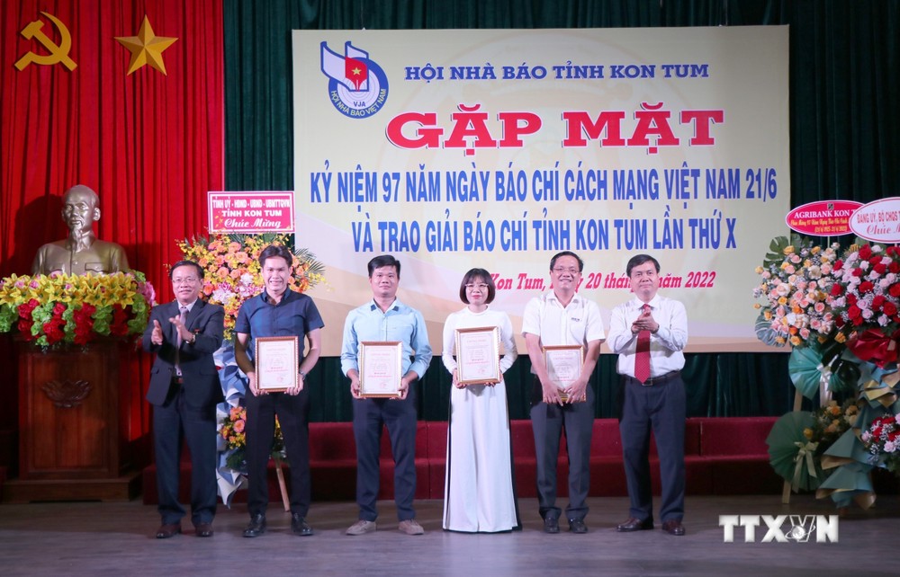 TTXVN giành giải A Giải Báo chí tỉnh Kon Tum năm 2021