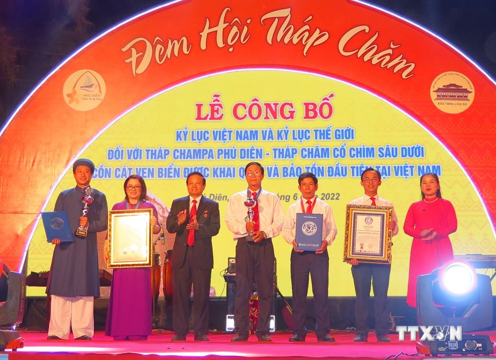 Tháp Champa Phú Diên được công nhận kỷ lục thế giới