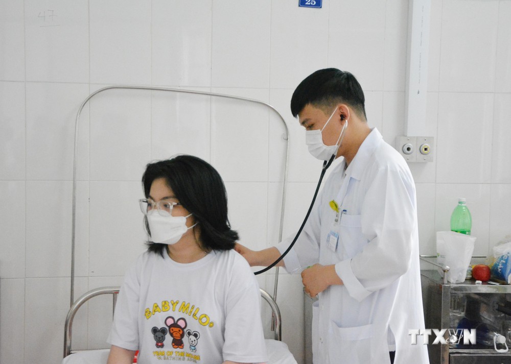 Bệnh nhân mắc sốt xuất huyết điều trị tại Bệnh viện Đa khoa thành phố Buôn Ma Thuột. Ảnh: Tuấn Anh - TTXVN