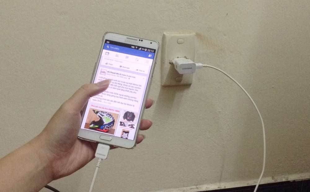 Lâm Đồng: Bé trai 11 tuổi bị điện giật tử vong khi dùng điện thoại đang sạc pin