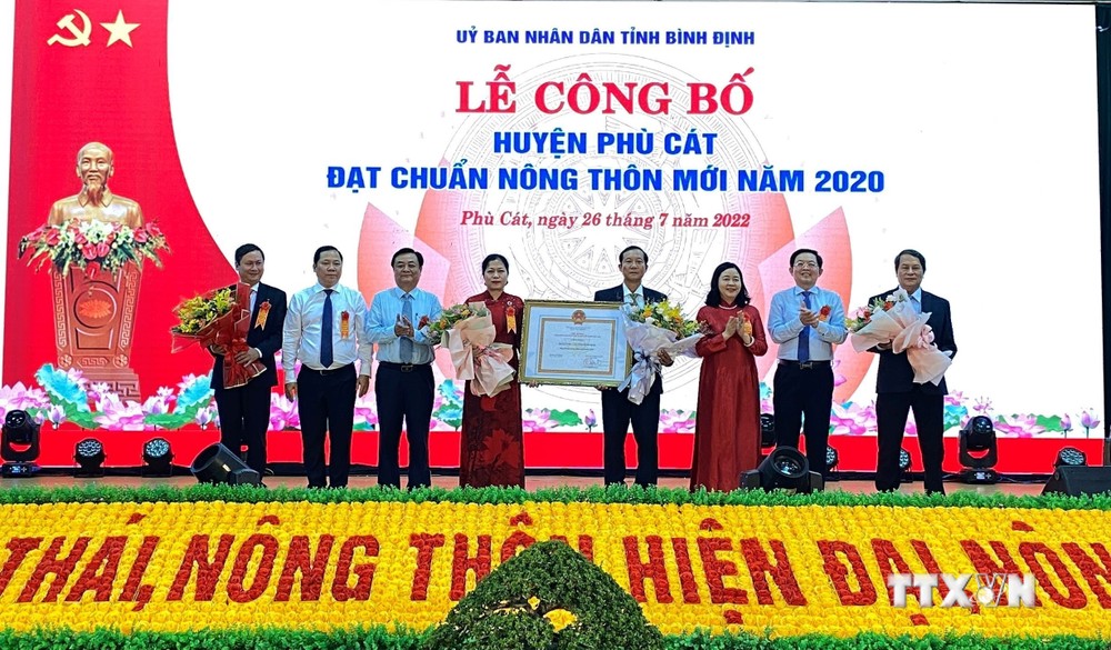 Bình Định tổ chức lễ công bố huyện Phù Cát đạt chuẩn nông thôn mới