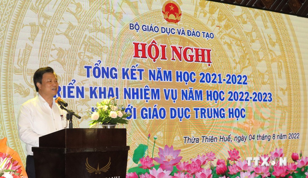 Thứ trưởng Bộ Giáo dục và Đào tạo Nguyễn Hữu Độ phát biểu tại hội nghị. Ảnh: Tường Vi - TTXVN