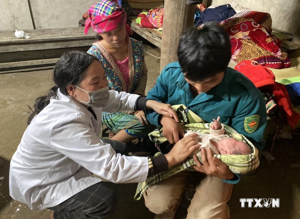 Nỗ lực đẩy lùi tình trạng sinh con tại nhà ở vùng cao Lai Châu