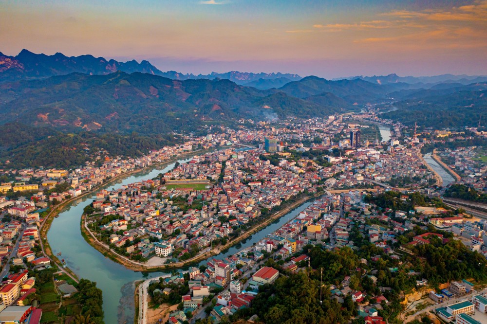 Phát triển thành phố Cao Bằng theo hướng hiện đại, xanh, bền vững và có bản sắc