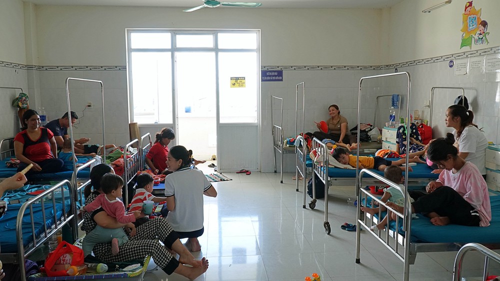 Gia Lai: Bệnh viện quá tải do dịch bệnh gia tăng ở trẻ em