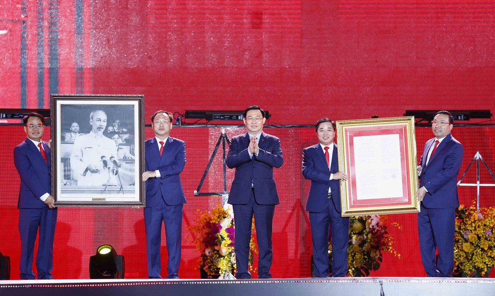 Chủ tịch Quốc hội Vương Đình Huệ dự Lễ công bố thành lập thành phố Phổ Yên, tỉnh Thái Nguyên