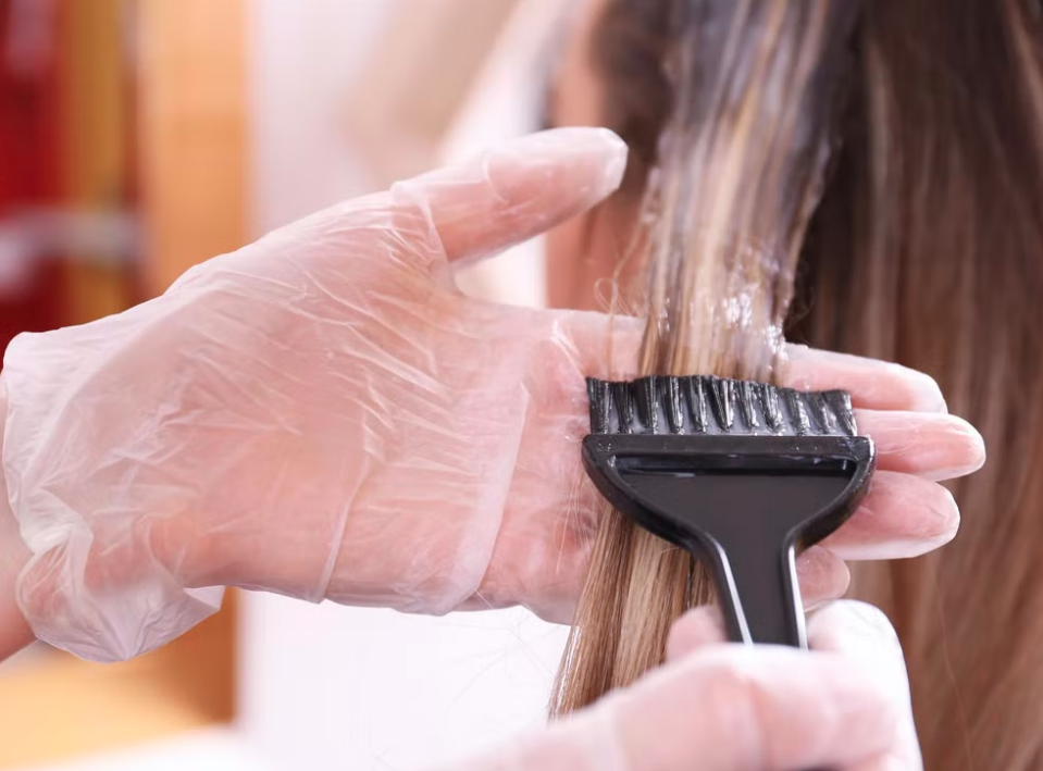 Cảnh báo hóa chất duỗi tóc có nguy cơ gây ung thư tử cung