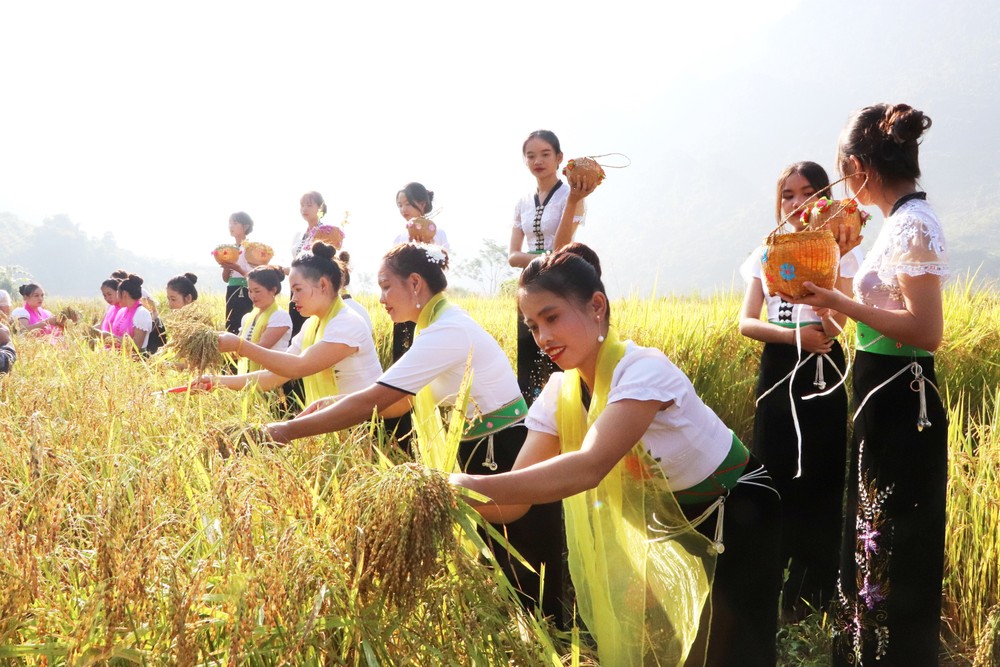 Về Lai Châu dự lễ hội Kin lẩu khẩu mẩu của đồng bào dân tộc Thái ảnh 3