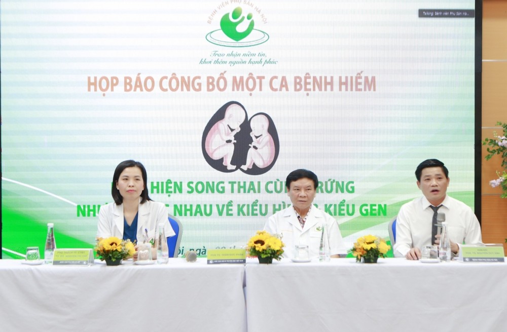 Giám đốc Bệnh viện Phụ sản Hà Nội công bố ca bệnh hiếm, song thai cùng trứng nhưng lại khác nhau 100%.. Ảnh: laodongthudo.vn
