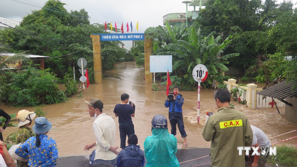 Phú Yên: Mưa lũ gây ngập lụt nhiều nơi