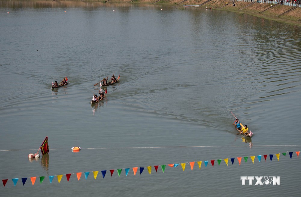 Giải đua thuyền độc mộc năm 2023: Nét đẹp văn hóa của người dân Kon Tum