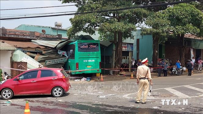 Hiện trường vụ tai nạn giao thông xảy ra tại ngã 3 La Sơn, phường Chi Lăng, thành phố Pleiku (Gia Lai). Ảnh: Quang Thái - TTXVN