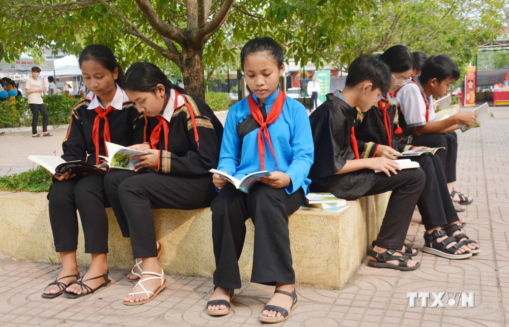 Ngày Sách và Văn hóa đọc Việt Nam: Đưa sách đến với học sinh vùng sâu, vùng xa huyện Buôn Đôn