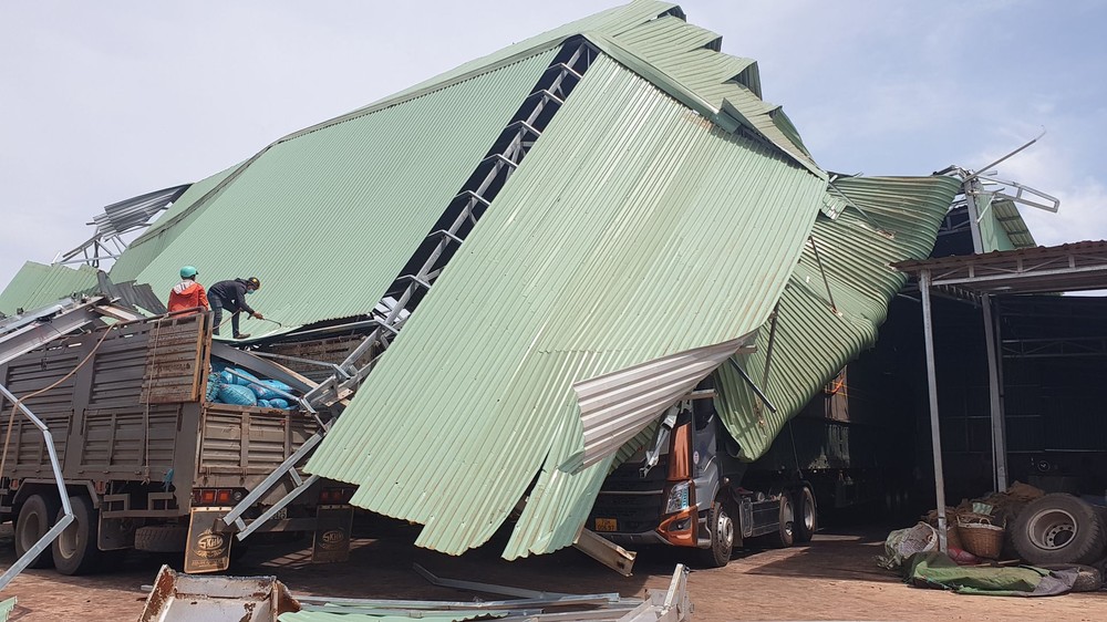 Một nhà kho chứa hàng hoá tại ấp Tân Khai, xã Tân Lập, huyện Tân Biên bị sập. Ảnh: baotayninh.vn